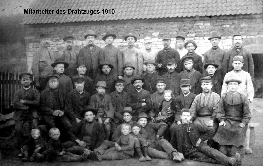MitarbeiterDrahtzug1910.jpg